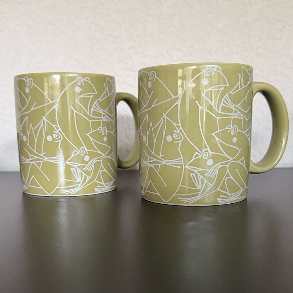 Green Frog orgy Patterned Ceramic Mugs